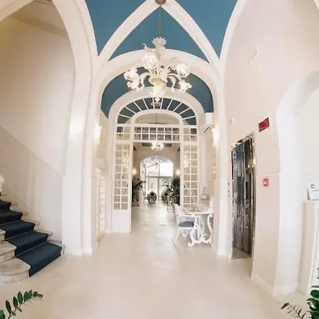London Hotel 3*