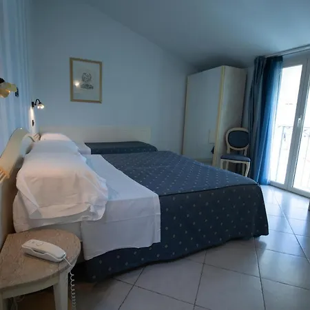 Hotel London 3*