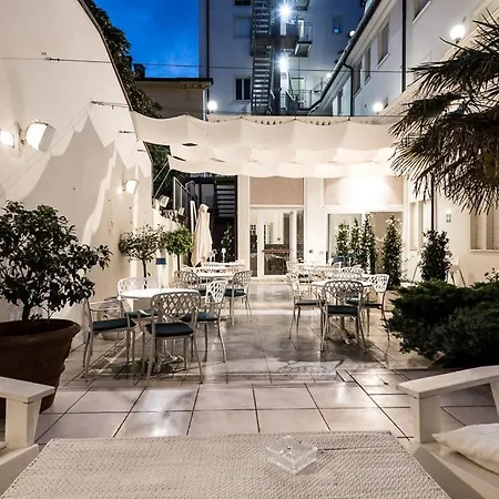 London 3* Viareggio