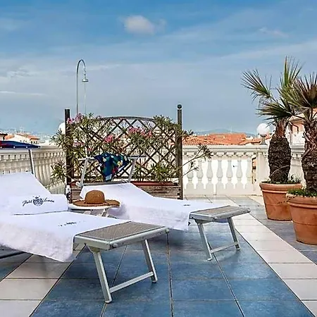 London Hotel 3*