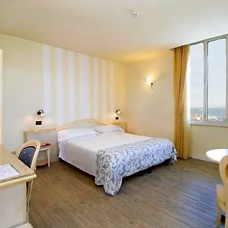 London Hotel 3*