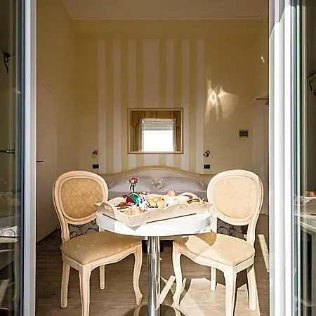 London 3* Viareggio