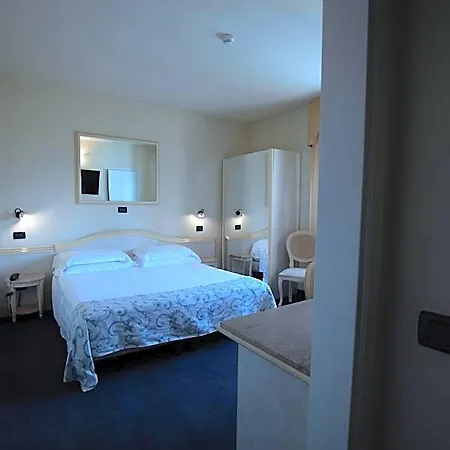 Hotel London 3*