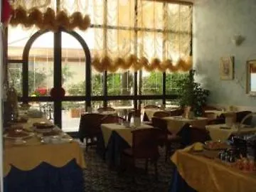 London Hotel 3*