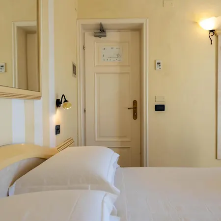 London Hotel 3*